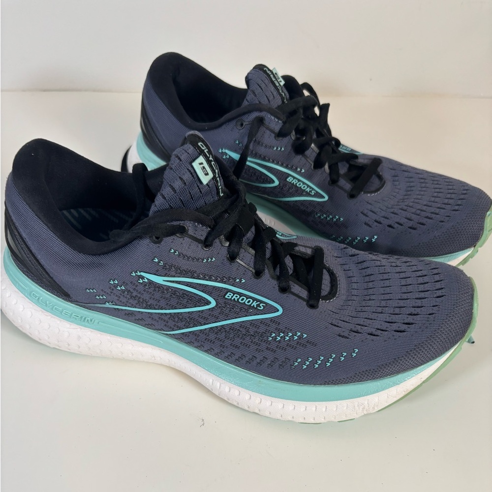Brooks Women's Athletic Shoes in Navy and Mint